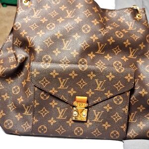 Design inspired tote